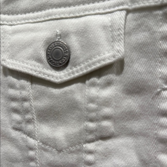 Girls NWOT Levi's White Jean Jacket Perfect Condition - Picture 3 of 6